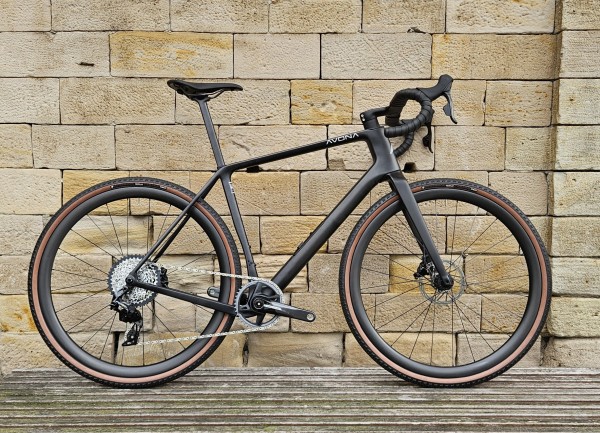 Avona Callis SRAM Force 1x13 Gravelbike Faserwerk LRS Carbon Clearcoat