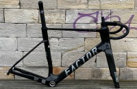 FACTOR OSTRO V.A.M. DISC T47a RAHMENSET black chrome