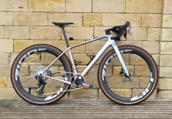 Avona Callis SRAM Force 1x13 ZIPP 303 Gravelbike BLUE ROSE