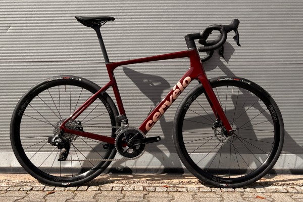 CERVELO Caledonia 5 SRAM Rival eTap AXS 24G 2x12 carmine