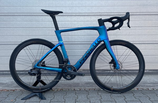 PINARELLO DOGMA F DISC CAMPAGNOLO SUPER RECORD WIRELESS LUXTER BLUE