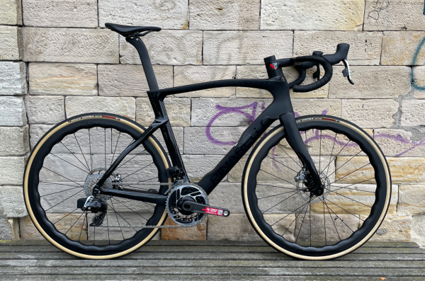 Pinarello DOGMA F BLACK ON BLACK SRAM RED AXS Princeton